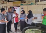 Pastikan Makanan WBP Sehat dan Nikmat, Kalapas Gandeng Tim Racik Bumbu Tinjau Pengelolaan Makanan di Dapur