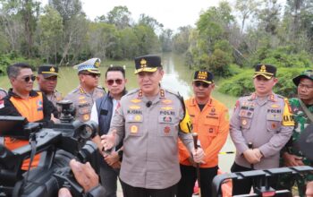 Pastikan Proses Evakuasi Berjalan Dengan Baik Kapolda Riau Tinjau Lokasi Tragedi Mobil Masuk Sungai