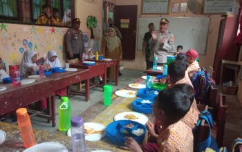 Pembagian Makan Bergizi Gratis Di Rokan Hulu: Dukung Kesehatan Anak Sekolah