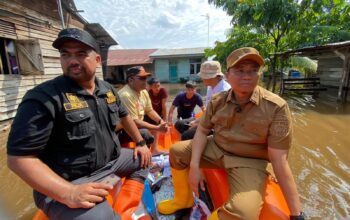 Tidak Mengenal Kata Lelah, Wakil Wali Kota Pekanbaru H. Markarius Anwar Kembali Tinjau Lokasi Banjir Di Jalan Pemudi