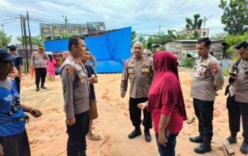 Wakapolda Riau Tinjau Lokasi Banjir di Rumbai, Pastikan Penanganan Pengungsi Terkoordinasi