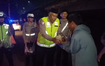 Tim Sahur On The Road Ditlantas Polda Riau Sambangi Masyarakat Di Pengungsian