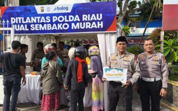 Hanya Satu Jam, Sembako Bazar Murah Ramadhan Ditlantas Polda Riau Ludes