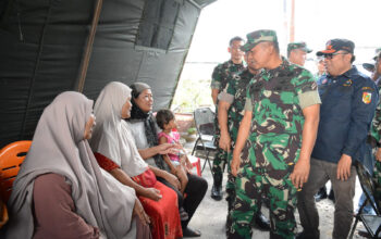 Danrem 031/WB Bersama PJU Tinjau Langsung Warga Terdampak Banjir di Rumbai