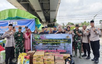 Polsek Senapelan dan Pujasera 168 Salurkan Bantuan Untuk Warga Terdampak Banjir