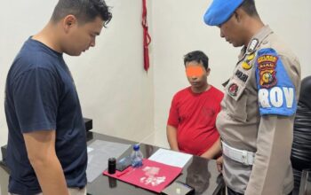 Kembali : Polisi Berhasil Tangkap Pengedar Sabu Di Rokan Hulu, 14 Paket Sabu Dan Serbuk Ekstasi Disita