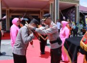 Haru Mengiringi Perpisahan Kapolres Kampar AKBP Ronald Sumaja, Pedang Pora Simbol Kehormatan dan Kenangan