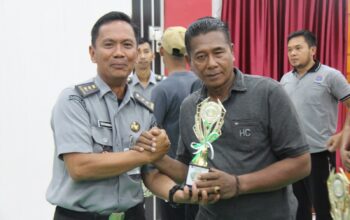 Apresiasi Prestasi, Lapas Pekanbaru Bagikan Hadiah Kepada Pegawai dan Warga Binaan Pemenang Lomba HBP Ke-61