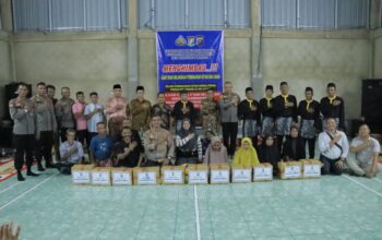 Kapolres Kampar Patroli Jelajah Sungai, Salurkan Bansos dan Himbau Masyarakat di Desa Terpencil