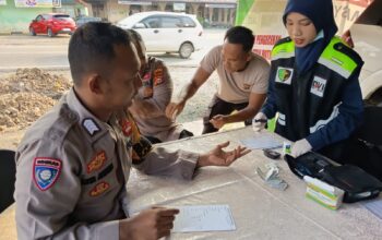 Sidokkes Polres Kampar Periksa Kesehatan Personel Polsek Bangkinang Barat, Berikan Edukasi Pola Hidup Sehat