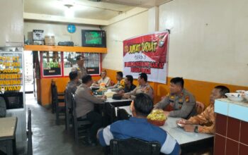 Jumat Curhat di Desa Kuok: Polsek Bangkinang Barat Ajak Warga Awasi Peredaran Narkoba dan DPO Buron