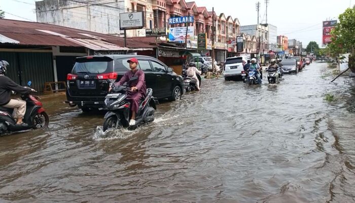 Picu Banjir di Jalan Paus, Bangunan yang Tutup Drainase Bakal Dibongkar