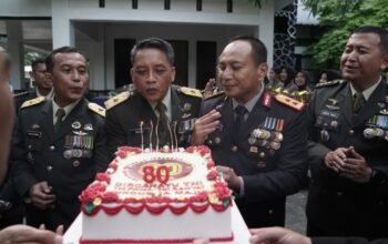 Kejutan Ulang Tahun TNI Ke-80, Kediaman Kasdam XIX/Tuanku Tambusai di Sambangi Kapolda Riau