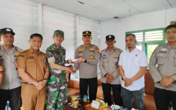 HUT Ke-80 TNI, Polsek Kampar Kiri Hilir Berikan Surprise ke Pos Ramil