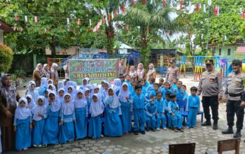 Green Policing Sentuh Generasi Muda, Kapolsek Kampar Ajak Anak TK Menanam Pohon, Sikat Gigi Bersama