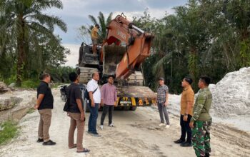 Sinergi TNI-Polri Berantas Ilegal Mining, Polres Kampar Amankan Pekerja & Alat Berat di Tambang!