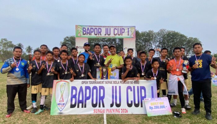 Rianti Safrida Apresiasi Final Kejuaraan Sepakbola BAPOR Ju CUp 1 Se- Riau Tingkat SMP Berjalan Sukses