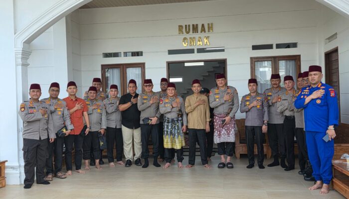 Silaturahmi Berkah, Kapolda Riau Sowan ke Ustadz Abdul Somad, Wakapolda Perkenalkan Diri, Kapolres Kampar Tegaskan Komitmen Kampar Aman