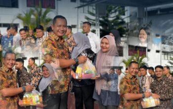 Peduli Kesehatan, Rutan Padang Bagikan Suplemen untuk Jaga Imunitas Pegawai