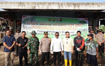 Polres Pelalawan dan Stakeholder Gotong Royong Bersih-Bersih, Tunjukkan Solidaritas
