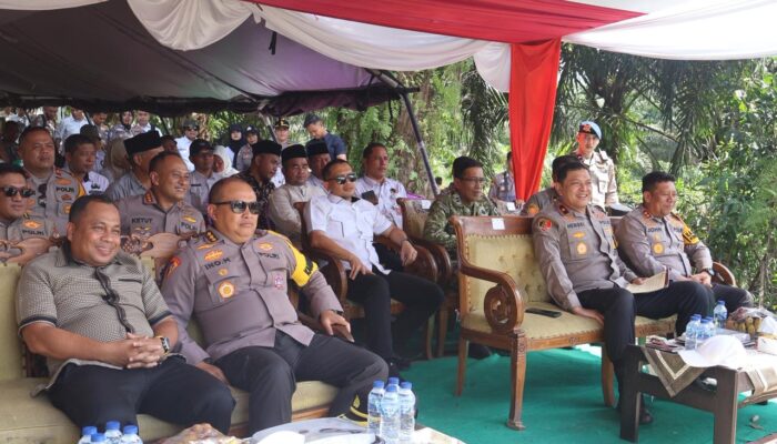 Dampingi Wakapolda Riau, Dansat Brimob Tinjau Progres pembangunan Jembatan Beton Presisi di Pelalawan
