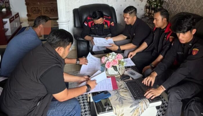 Tim Penyidik Tindak Pidana Khusus Kejari Siak Lakukan Penggeledahan Perkara Pemerasan dan Gratifikasi Pengadaan Barang 