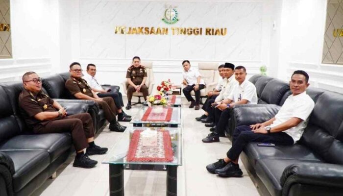 Curhat Bupati Asmar ke Kajati Riau: Membangun Negeri Sagu Butuh Energi Ekstra