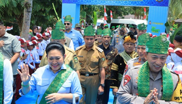 Bupati Kampar Dampingi Kapolri Resmikan Jembatan Merah Putih di Desa Gobah Kecamatan Tambang 