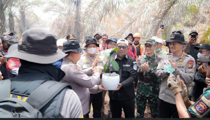 Turun ke Lokasi, Dansat Brimob Polda Riau Pastikan Karhutla Terkendali