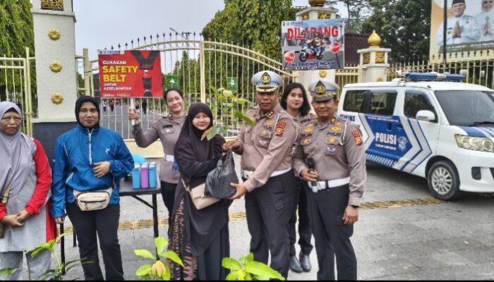 Ribuan Warga CFD Teredukasi! Ditlantas Polda Riau Kampanyekan Tertib Lalu Lintas dan Tanam Kepedulian Lingkungan