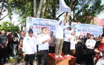 Kapolres Kampar Hadir Memeriahkan May Day, Gerak Jalan Santai DIikuti Ribuan Masyarakat dengan Tema “SATU TEKAD SATU TUJUAN SEJAHTERA BERSAMA”