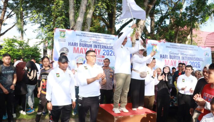 Kapolres Kampar Hadir Memeriahkan May Day, Gerak Jalan Santai DIikuti Ribuan Masyarakat dengan Tema “SATU TEKAD SATU TUJUAN SEJAHTERA BERSAMA”