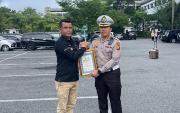 Dirlantas Polda Riau Pimpin Apel Pagi dan Berikan Penghargaan kepada Personel Berprestasi