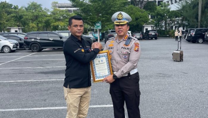 Dirlantas Polda Riau Pimpin Apel Pagi dan Berikan Penghargaan kepada Personel Berprestasi