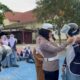 Kasat Lantas Polres Kampar Gelar PGTS Dan Green Policing Di SMK Kesehatan & Pariwisata – Beri Edukasi Lalulintas, Beri Bibit Tanaman & Helm 