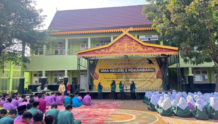 Mahasiswa Farmasi UMRI Sukses Edukasi Siswa SMAN 2 Pekanbaru Tentang Arti Nyata Bela Negara