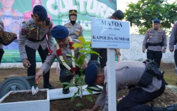 Polda Sumbar Tanam Lebih dari Seribu Pohon di Momen Hardiknas 2026, Biro SDM: Wujud Nyata Pendidikan Berbasis Lingkungan