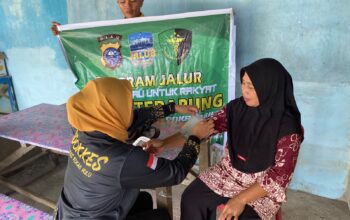 Lewat Program JALUR, Polres Rohul Hadirkan Pelayanan Kesehatan Gratis Bagi Warga Pesisir Sungai Batang Lubuh