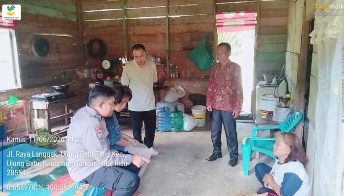 Peduli Warga Kurang Mampu, Bhabinkamtibmas Tandun Barat Dampingi Pemuda Diduga Alami Depresi untuk Mendapatkan Penanganan Medis