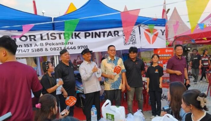 Wawako Tinjau Salah Satu Stand Kendaraan Listrik Ramah Lingkungan