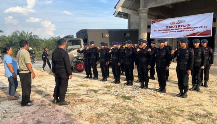 Sambut HUT Bhayangkara ke-80, Brimob Riau Gelar Bakti Religi di GPIN Anugrah Pekanbaru