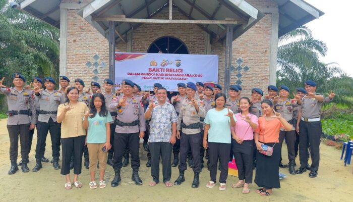 Sambut HUT Bhayangkara ke-80, Batalyon B Pelopor Brimob Riau gelar bakti religi dan Salurkan Bantuan Pembangunan rumah ibadah