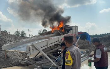 Pelaku Kabur, Polres Kuansing Musnahkan 22 Rakit PETI di Dua Kecamatan
