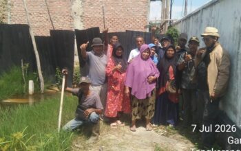 Akses Jalan Ditutup, Warga Lakukan Demo, Berharap Satpol PP Kota Pekanbaru Turun Tangan dan Membongkar Tembok Pembatas Jalan