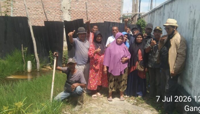 Akses Jalan Ditutup, Warga Lakukan Demo, Berharap Satpol PP Kota Pekanbaru Turun Tangan dan Membongkar Tembok Pembatas Jalan