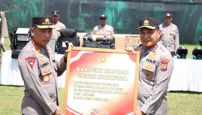 Kapolri Serahkan Bantuan Peralatan Karhutla di Riau, Ingatkan Ancaman El Niño dan Prioritaskan Pencegahan