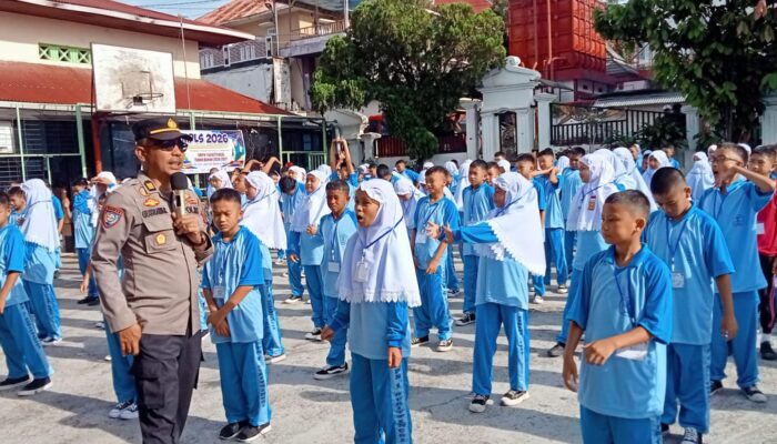 Tanamkan Kesadaran Sejak Dini, Binmas Polresta Bukittinggi Sosialisasikan Bahaya NAPZA di SMPN 1 Bukittinggi