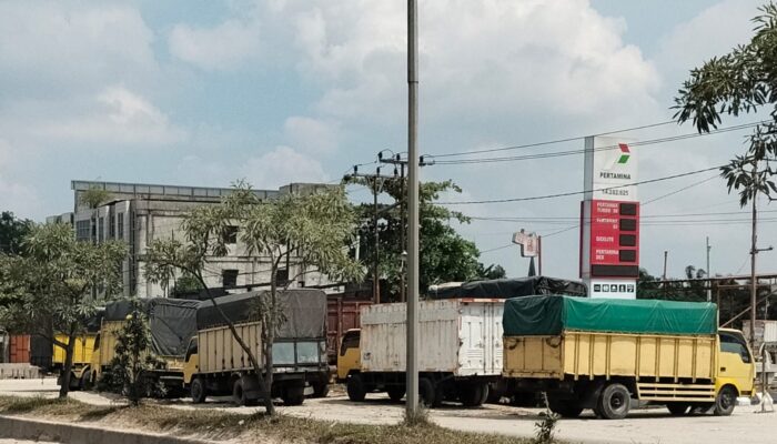 Lapor Pertamina..!!! SPBU 14.282.625 Jalan Siak II Diduga Layani Mobil Pelangsir Solar Subsidi Milik Mafia Minyak