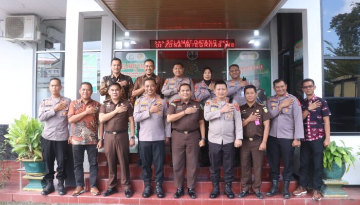 Kapolresta Bukittinggi Pererat Sinergitas Melalui Silaturahmi ke Kejaksaan Negeri Bukittinggi
