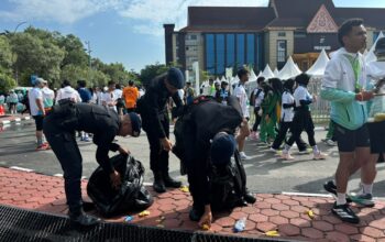 Brimob Polda Riau Kawal Riau Bhayangkara Run 2026, Wujudkan Semangat Green Policing Lewat Aksi Bersih Lingkungan